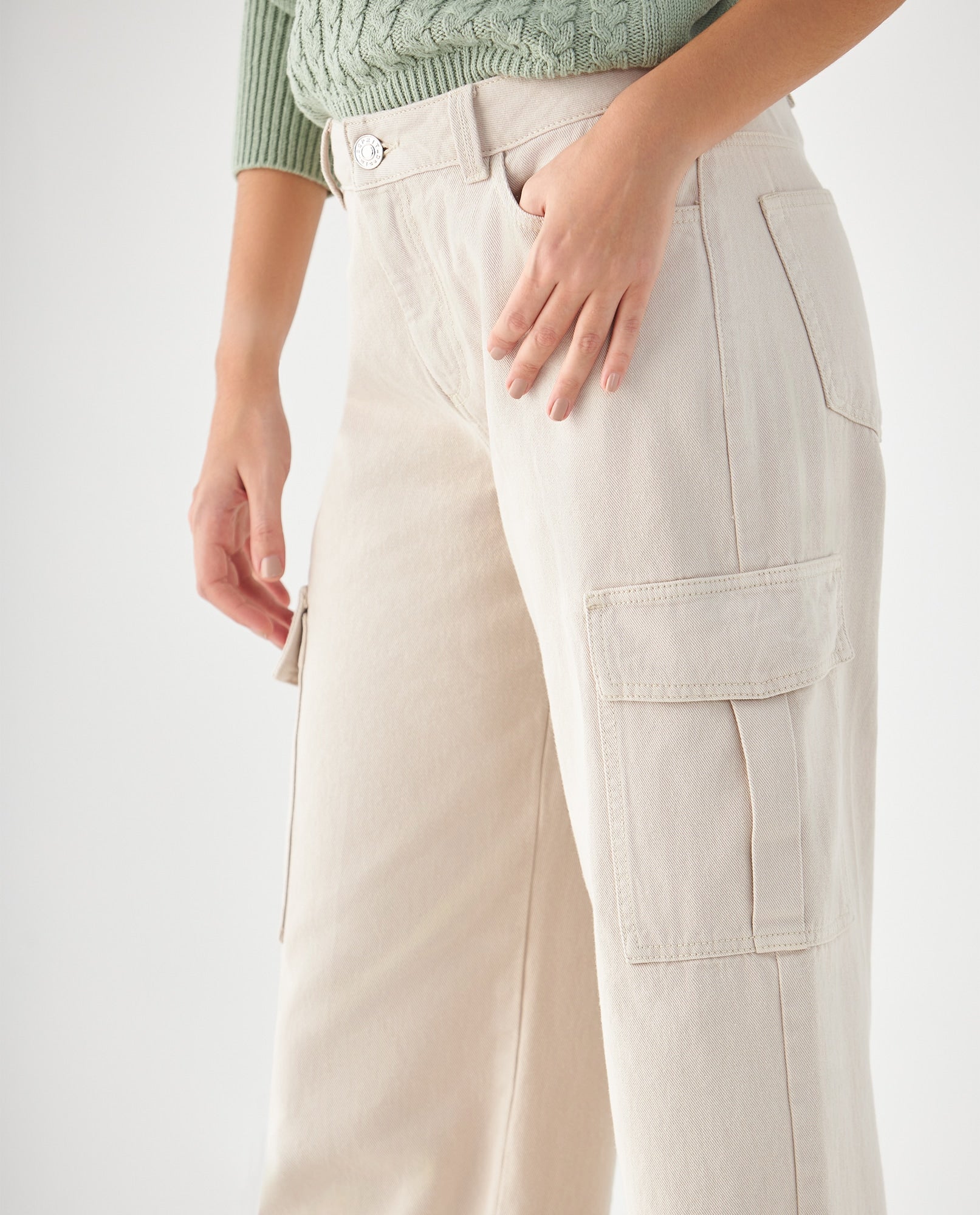 Jean Cargo tono claro para mujer - Crudo 34_679F022_CRU110110_5