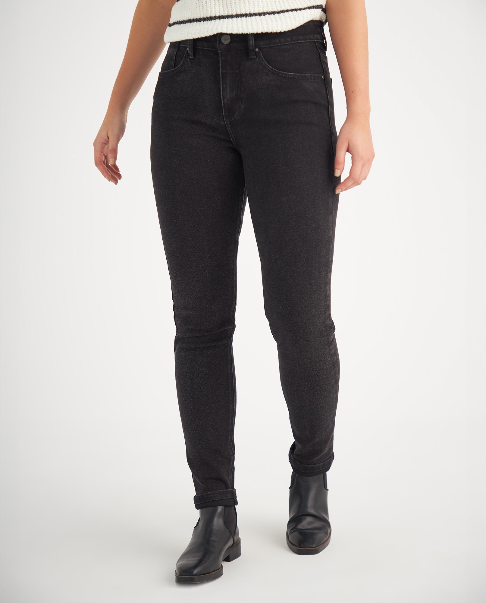Jean Skinny en black denim para mujer - Negro 34_679F036_NEG193909_3