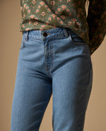 Jean Mom Azul Claro Tiro Alto - Azul