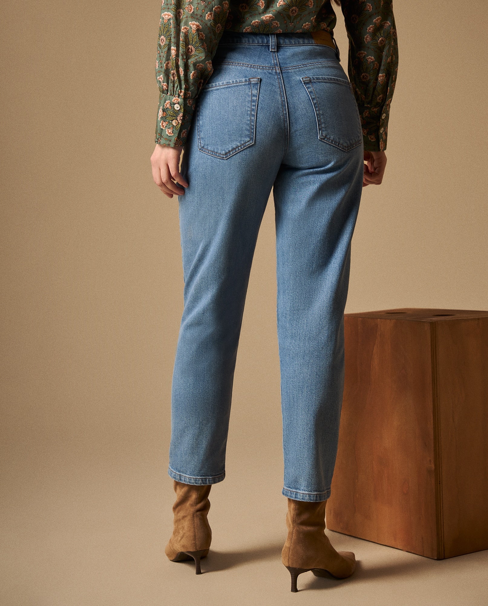 Jean Mom Azul Claro Tiro Alto - Azul 34_679G021_AZU134110_5