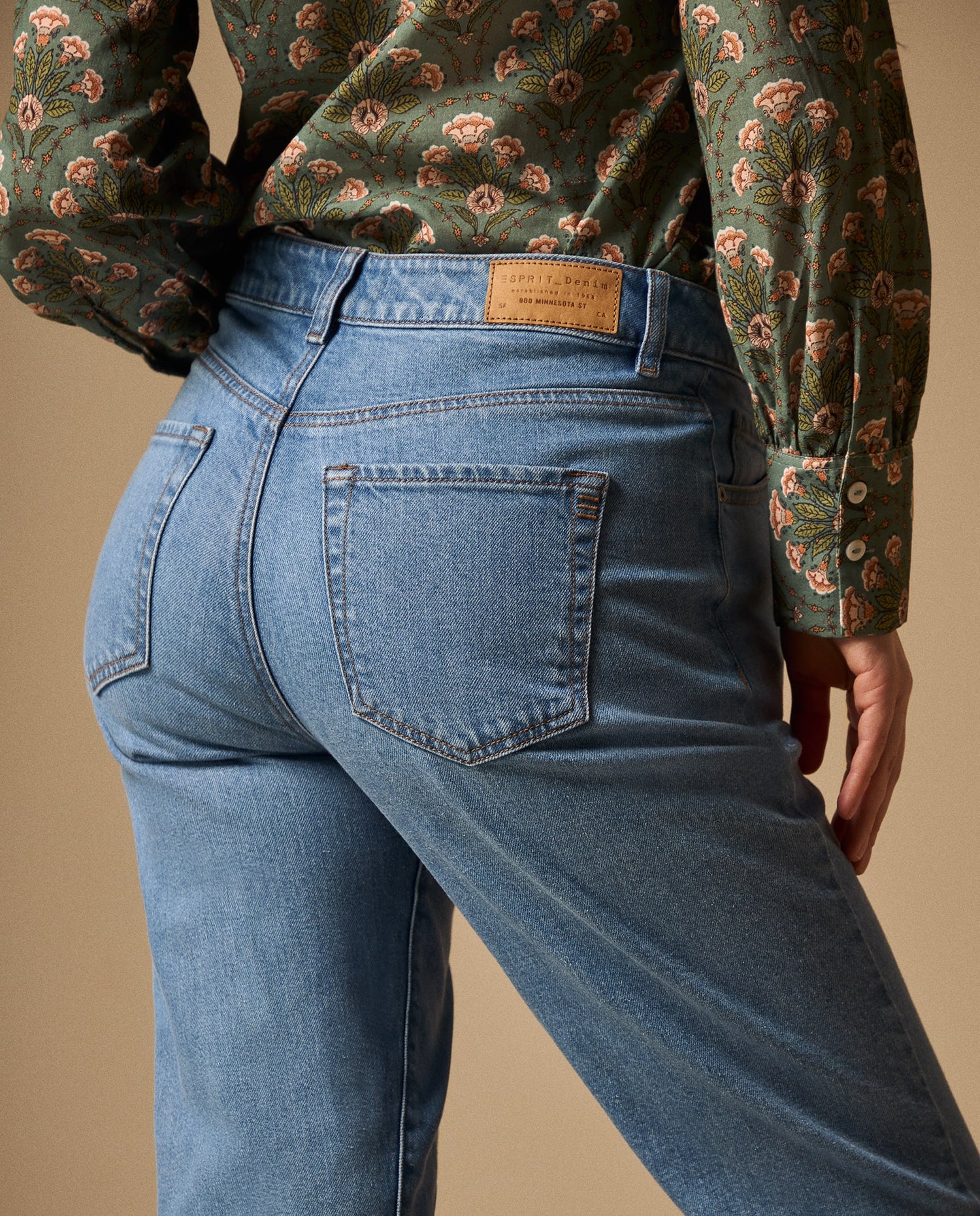 Jean Mom Azul Claro Tiro Alto - Azul