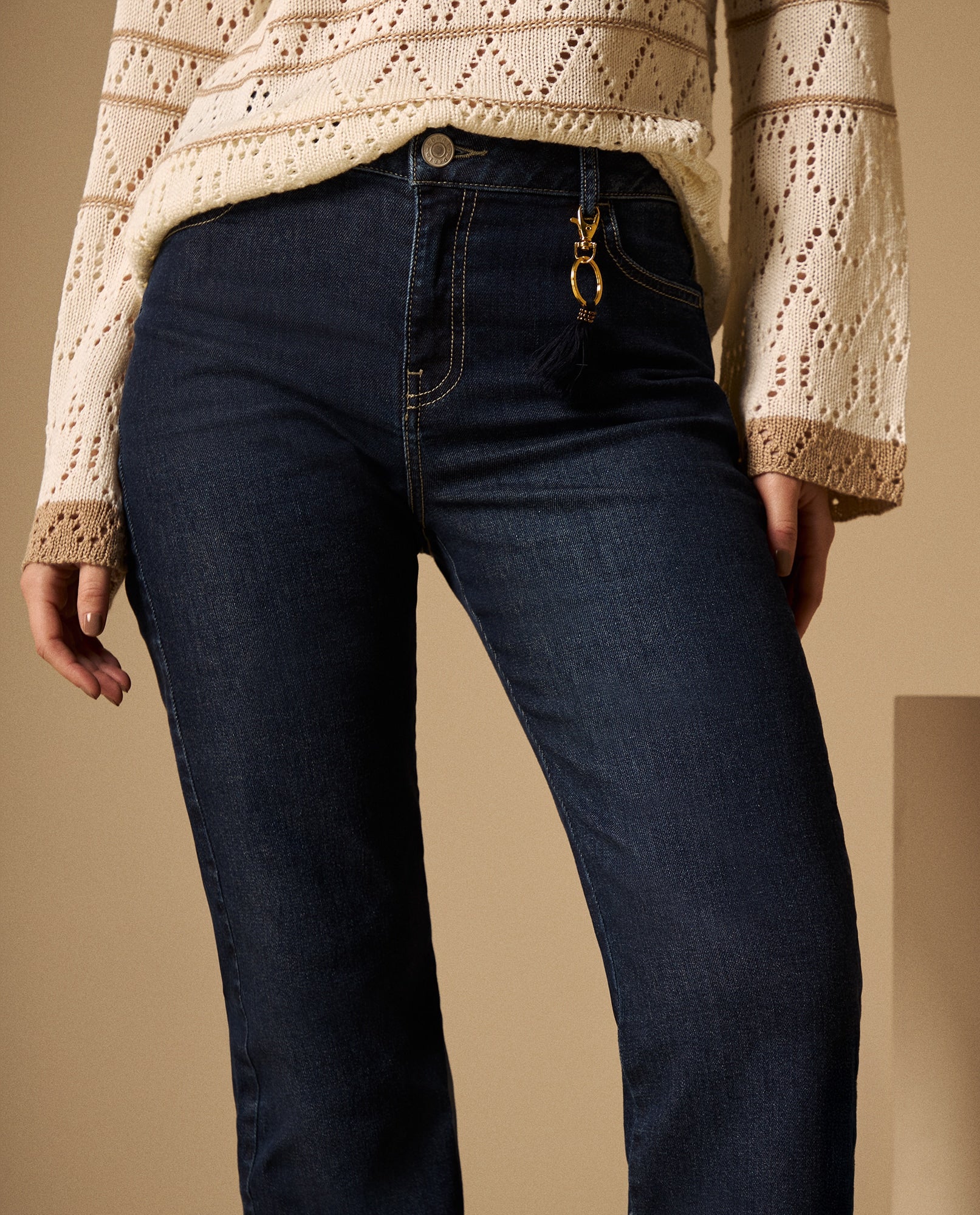 Jean Straight Azul con Detalles Dorados - Azul 34_679G029_AZU174027_4