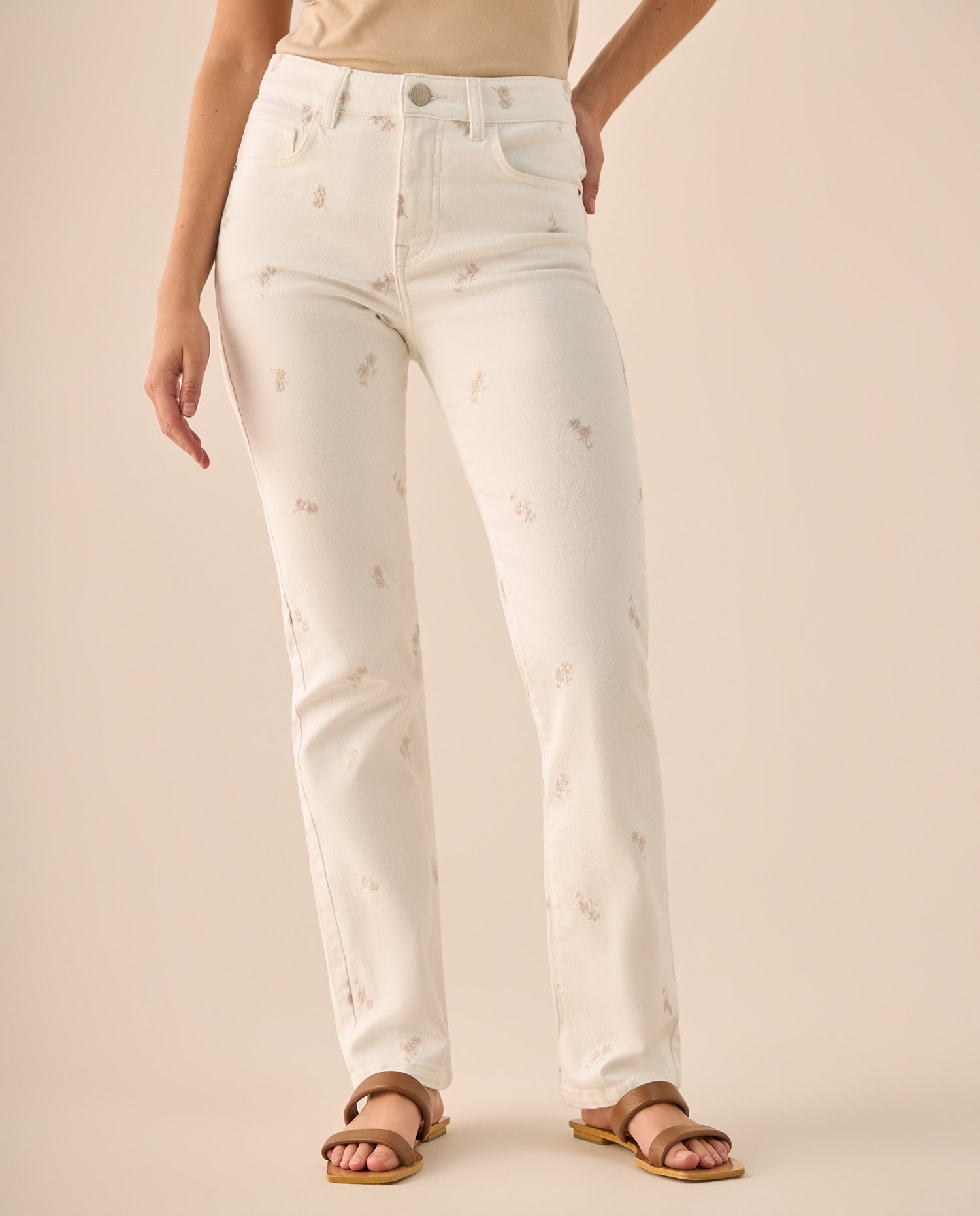 Jean Straight con Estampado Floral Delicado - Crudo