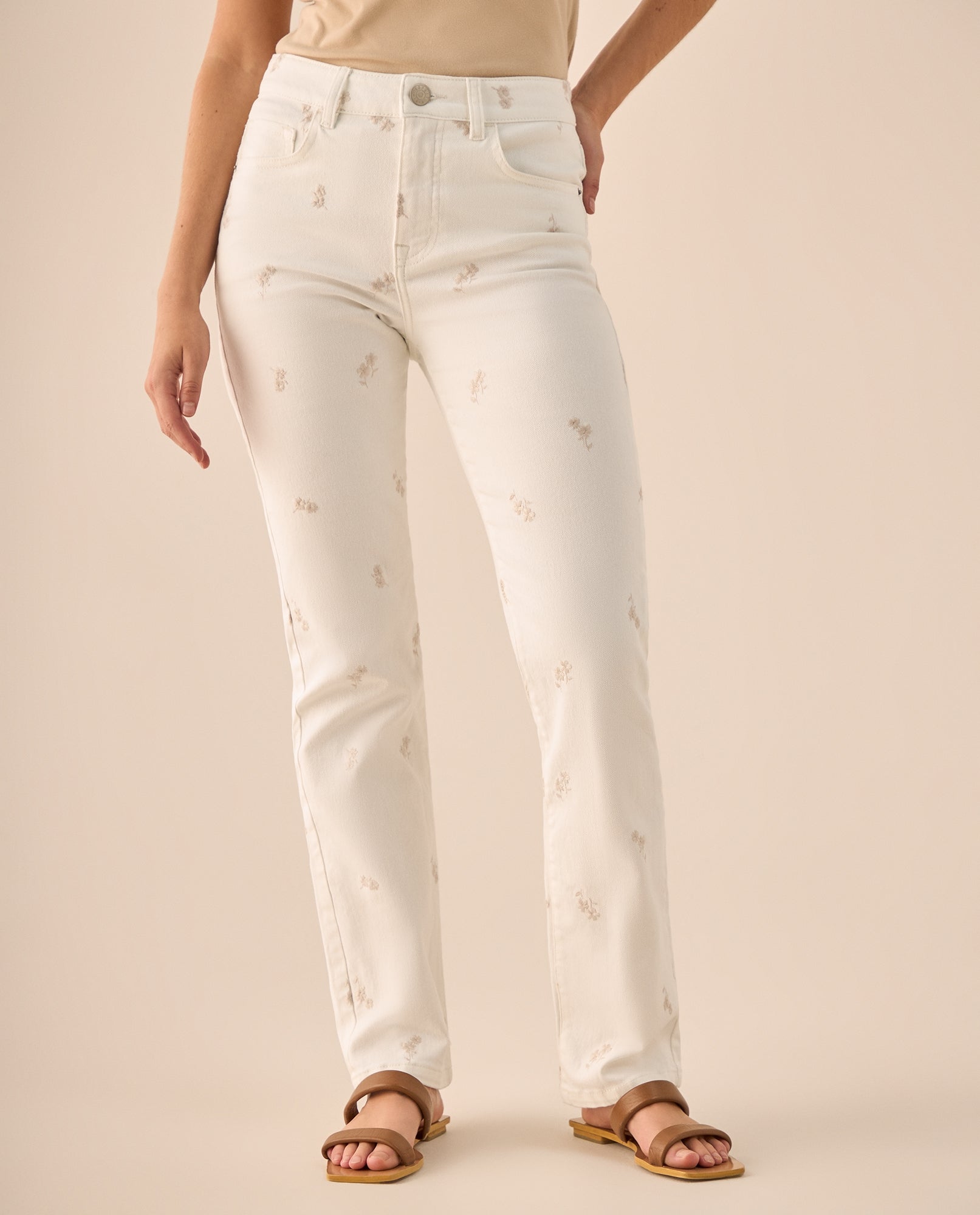 Jean Straight con Estampado Floral Delicado - Crudo 34_679G034_CRU110602_3