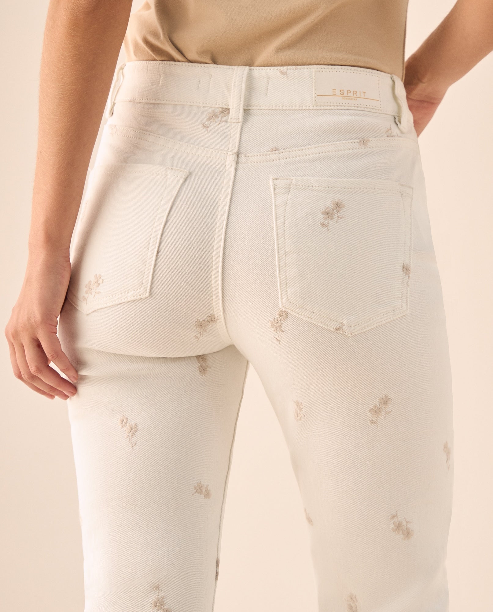 Jean Straight con Estampado Floral Delicado - Crudo 34_679G034_CRU110602_6