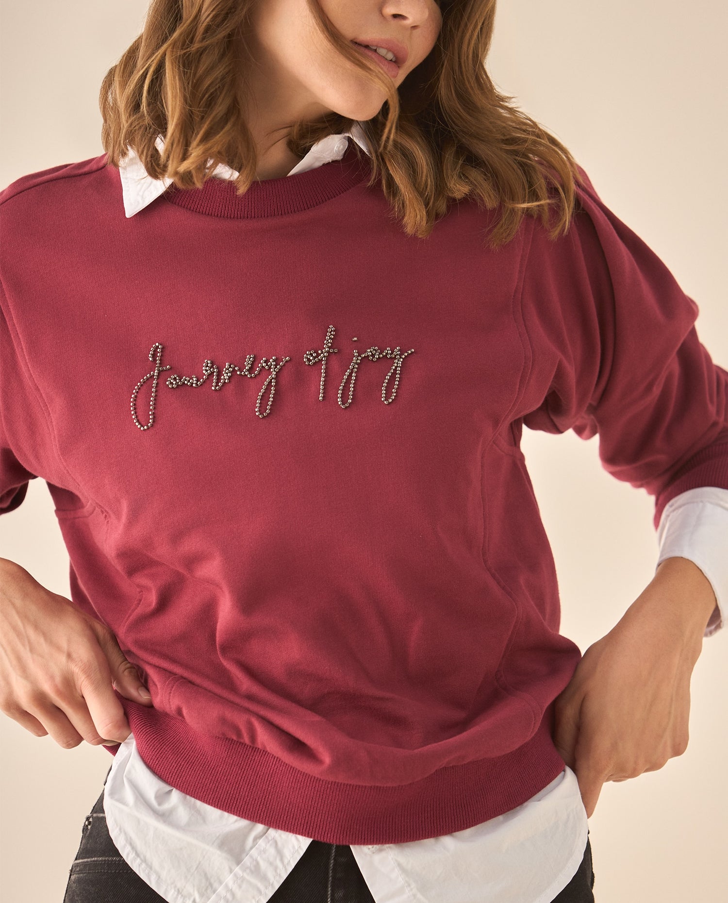 Buzo con detalles bordados para mujer - Rojo