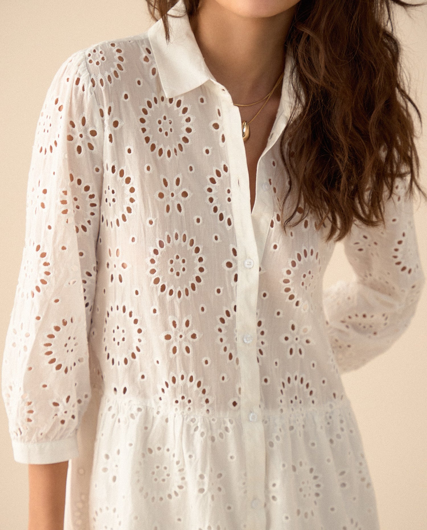 Vestido corto en ojalillo para mujer - Crudo