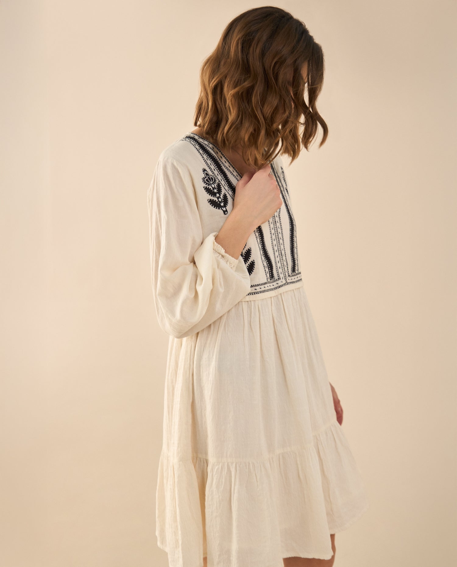Vestido corto con escote en V para mujer - Crudo