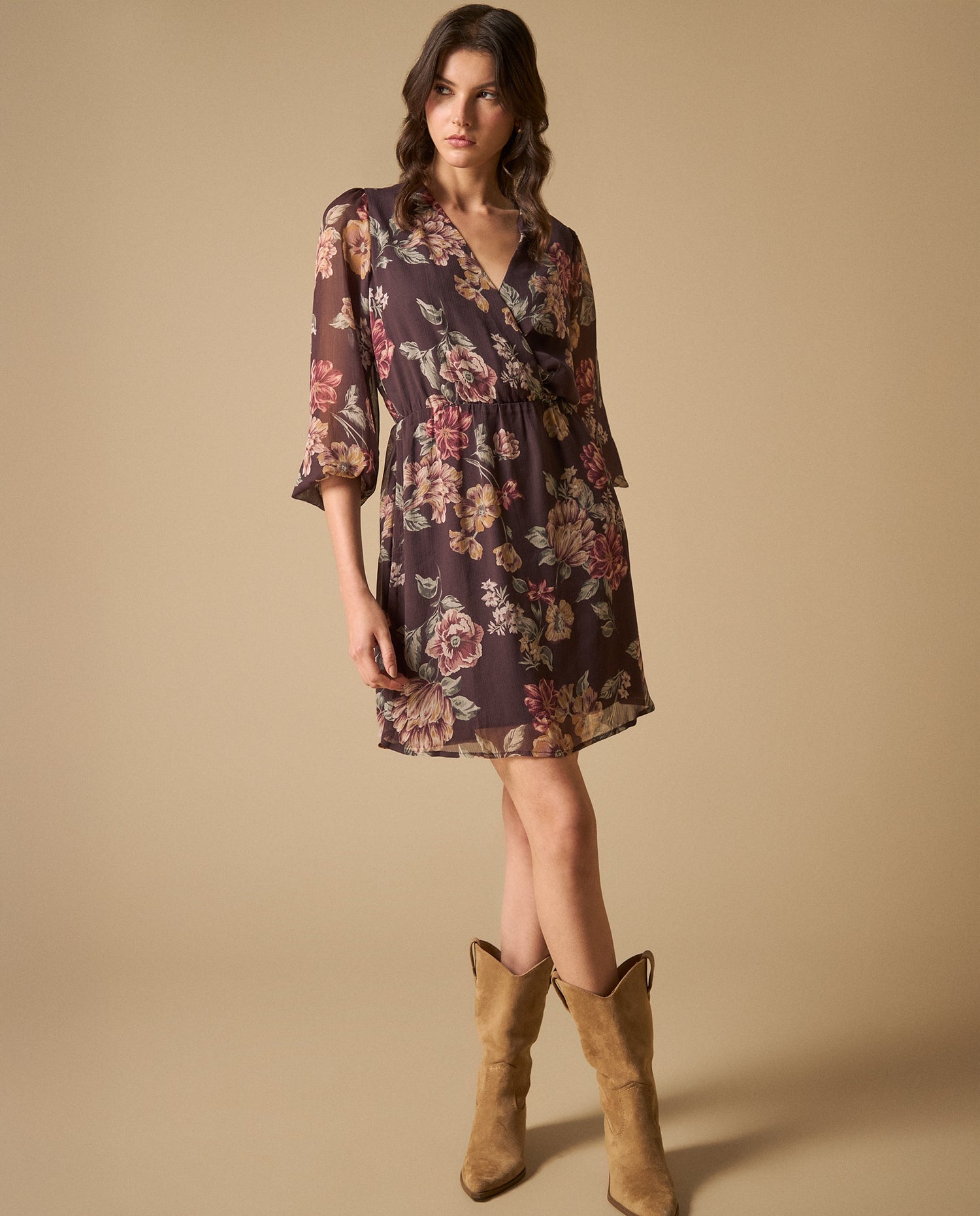 Vestido corto manga larga con silueta fluida - Morado