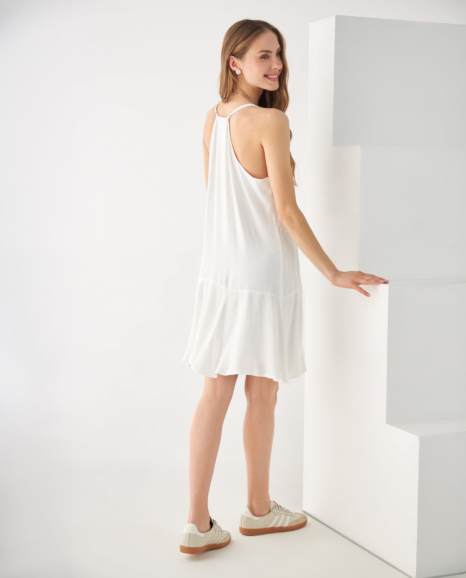 Vestido con apliques decorativos - Crudo