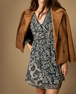Vestido corto con diseño paisley y cintura fruncida - Azul
