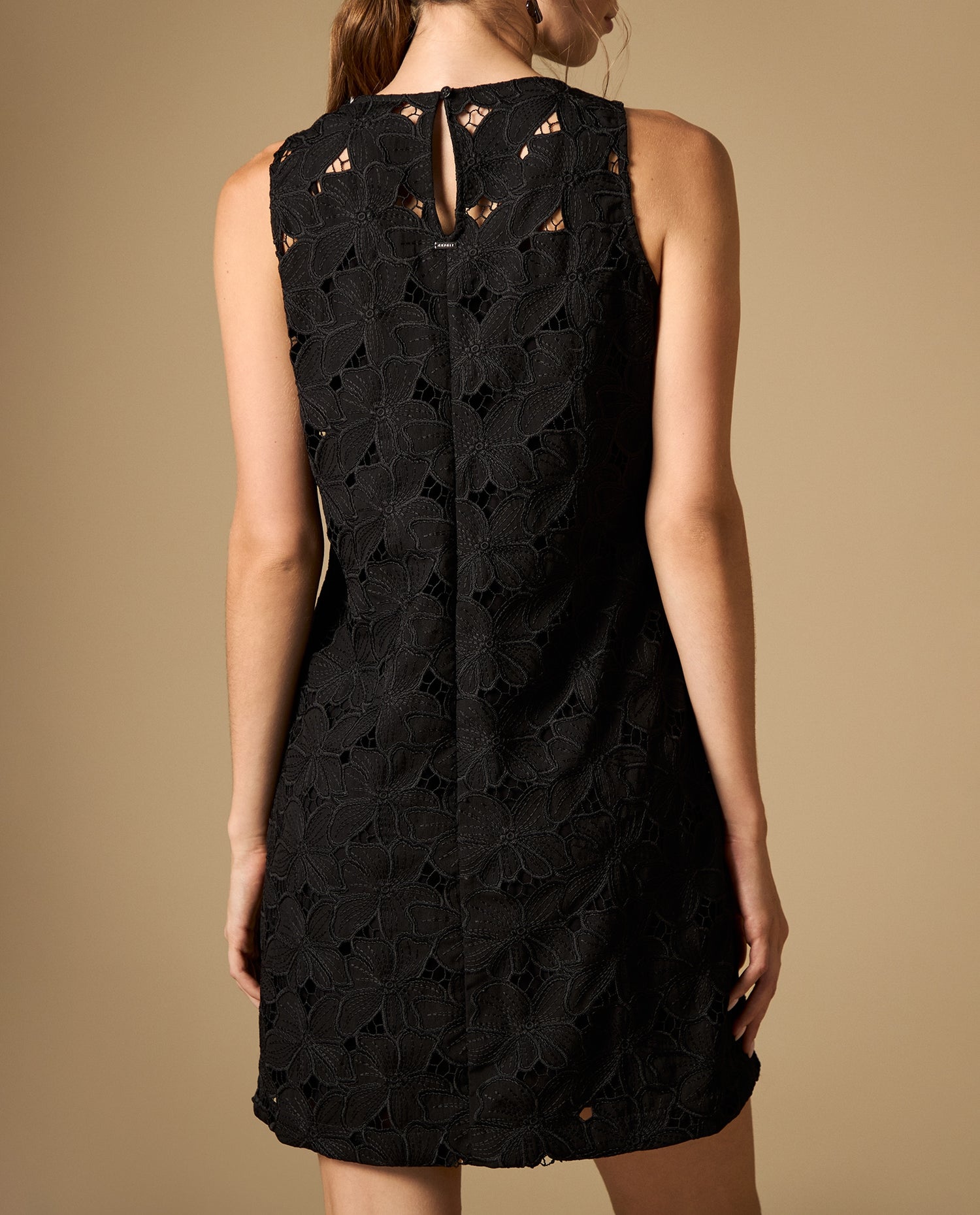 Vestido corto manga sisa con detalles de textura - Negro