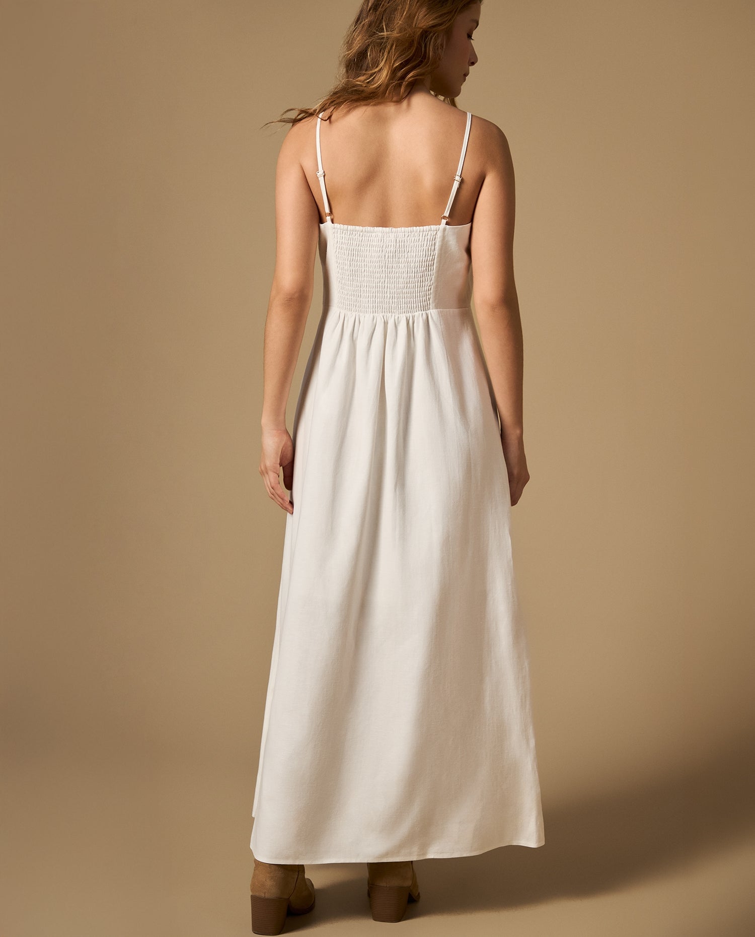 Vestido largo bordado con tiras y corte bajo el busto - Crudo