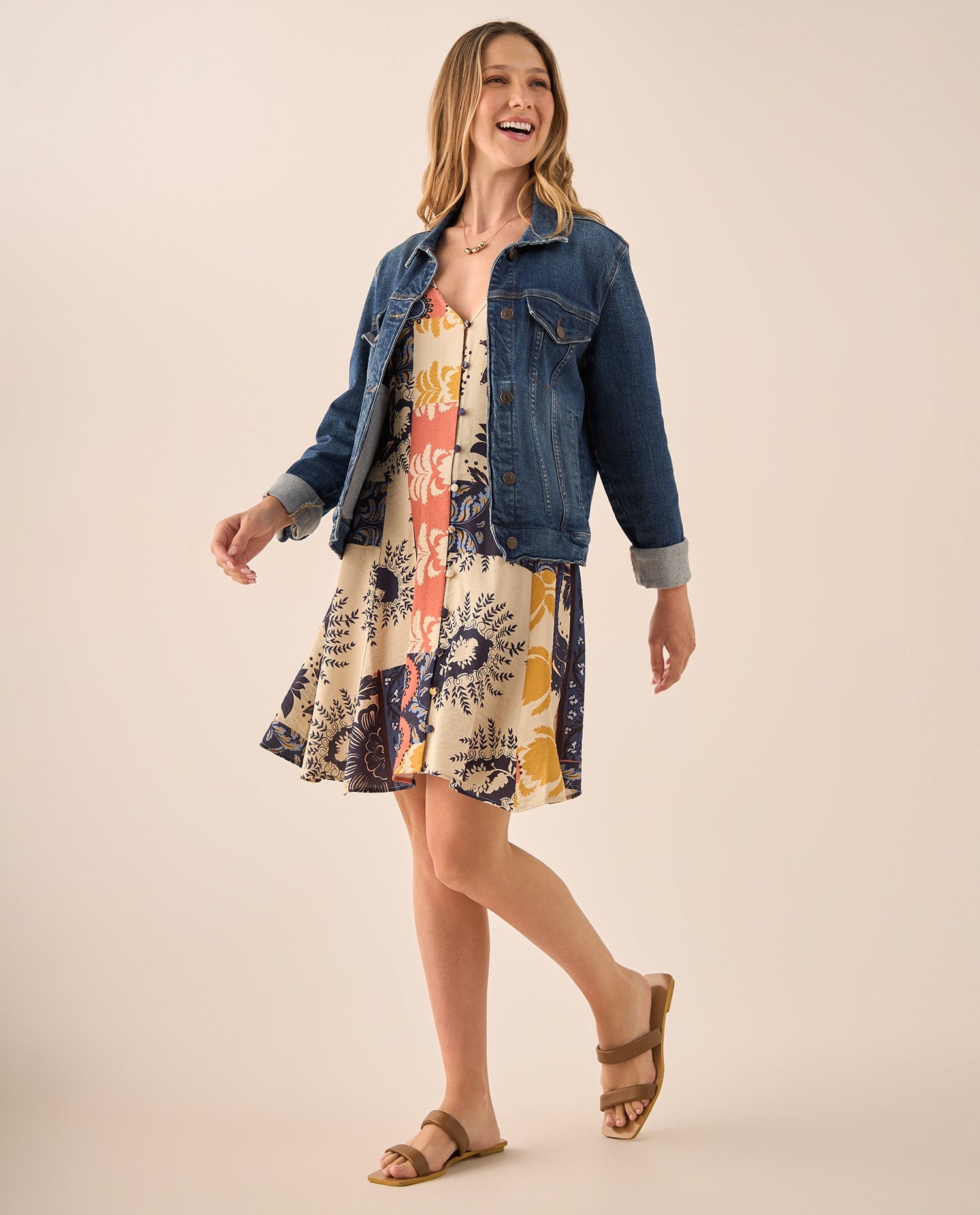 Vestido Patchwork Floral con Tirantes Ajustables - Blanco