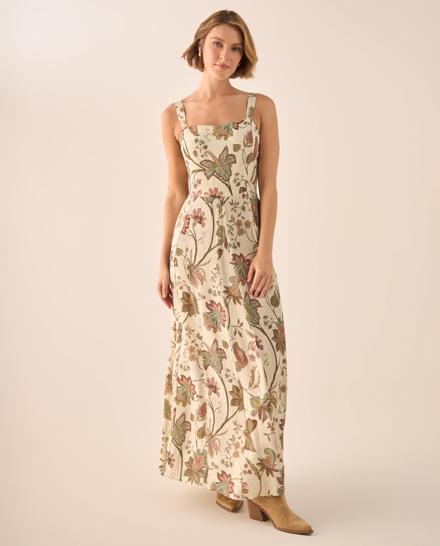 Vestido Largo Floral con Tirantes Ajustables - Blanco