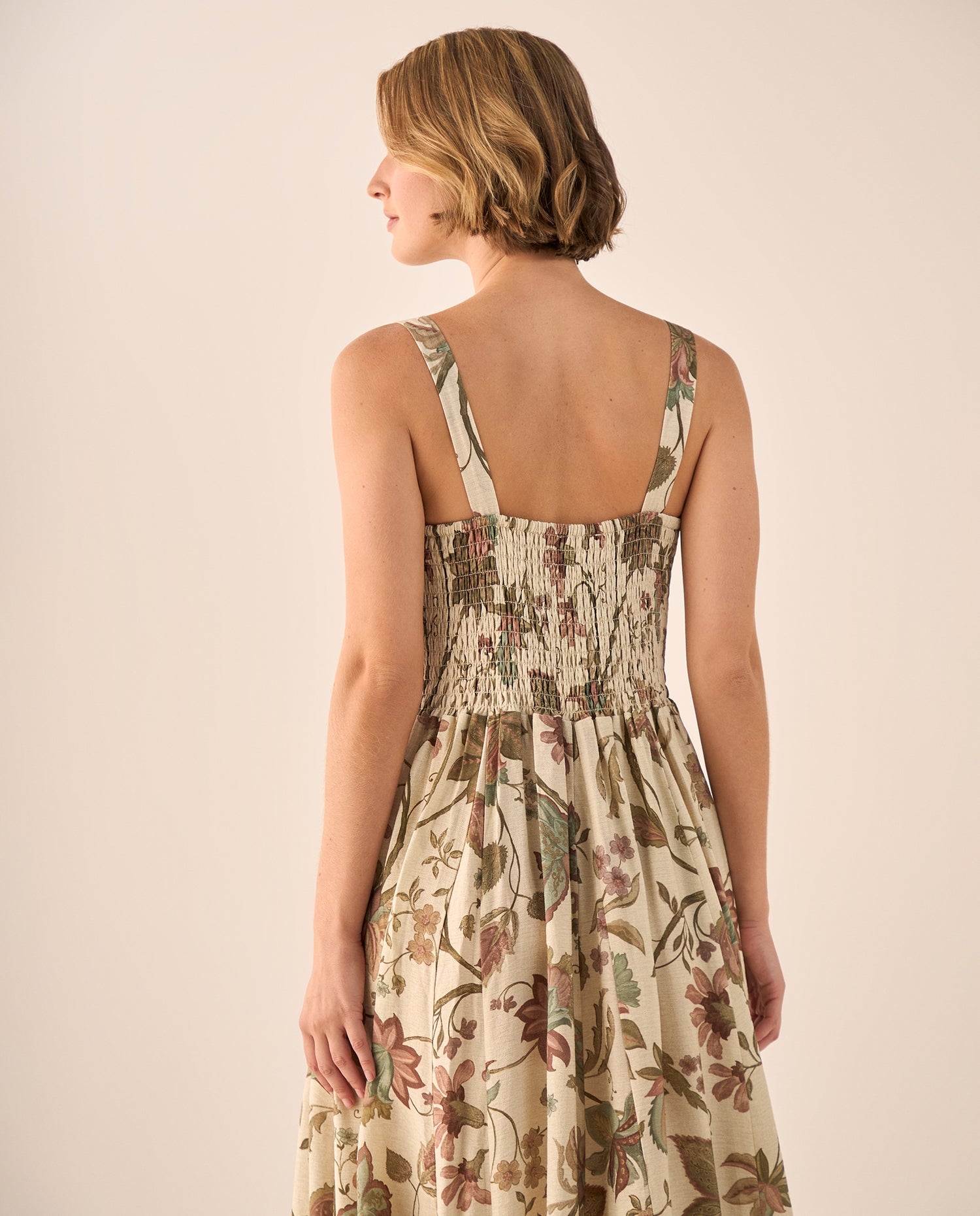Vestido Largo Floral con Tirantes Ajustables - Blanco