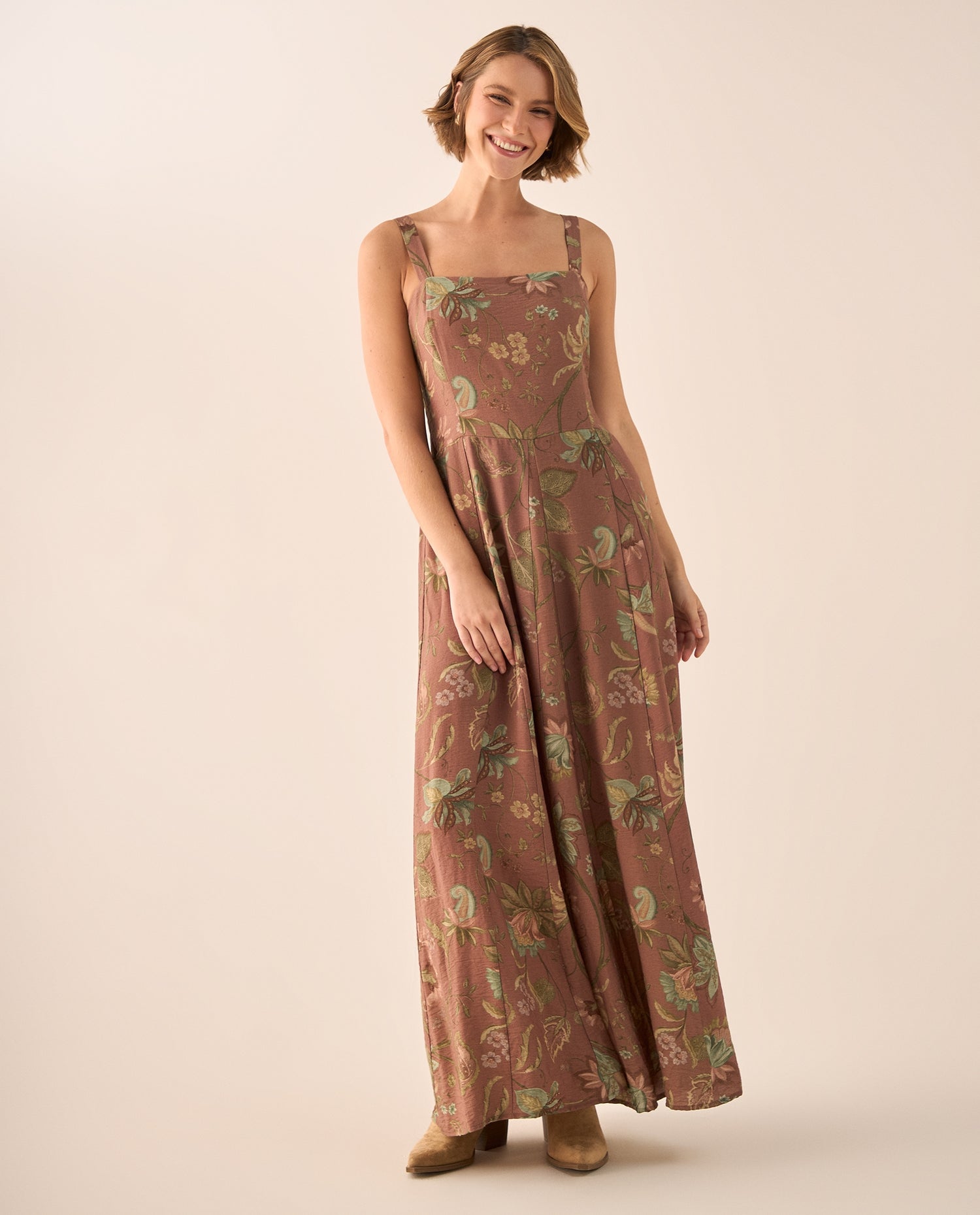 Vestido Largo Floral con Tirantes Ajustables - Café