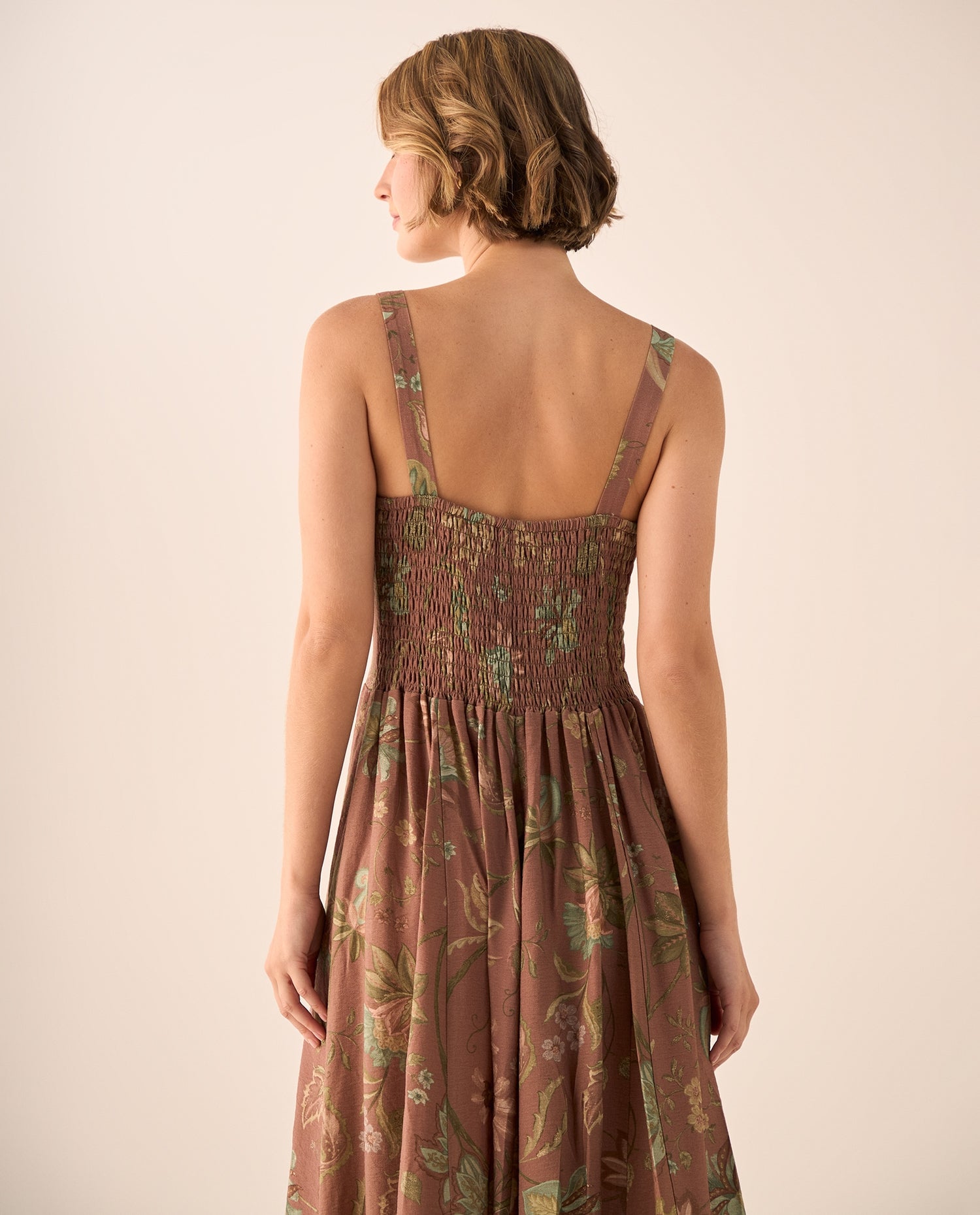 Vestido Largo Floral con Tirantes Ajustables - Café