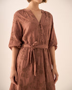 Vestido Marrón con Bordados Florales - Café