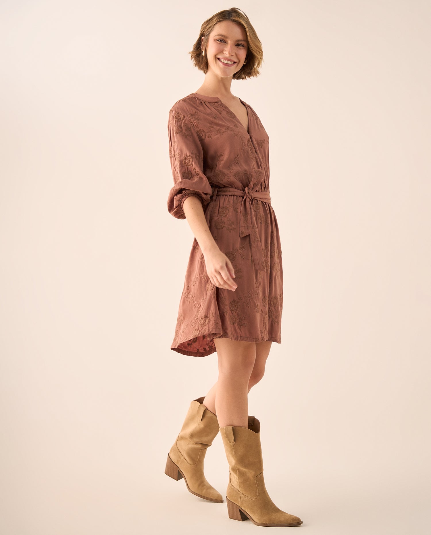 Vestido Marrón con Bordados Florales - Café