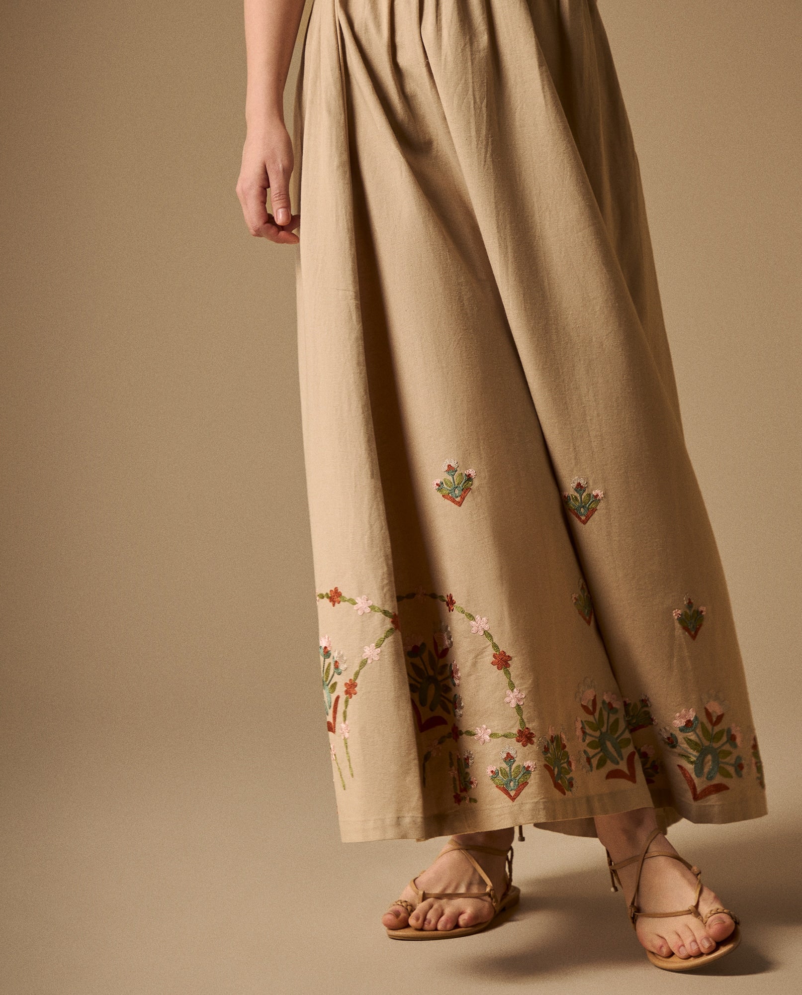 Vestido Largo con Bordados Florales Artesanales - Beige 34_699G221_BEI130607_3