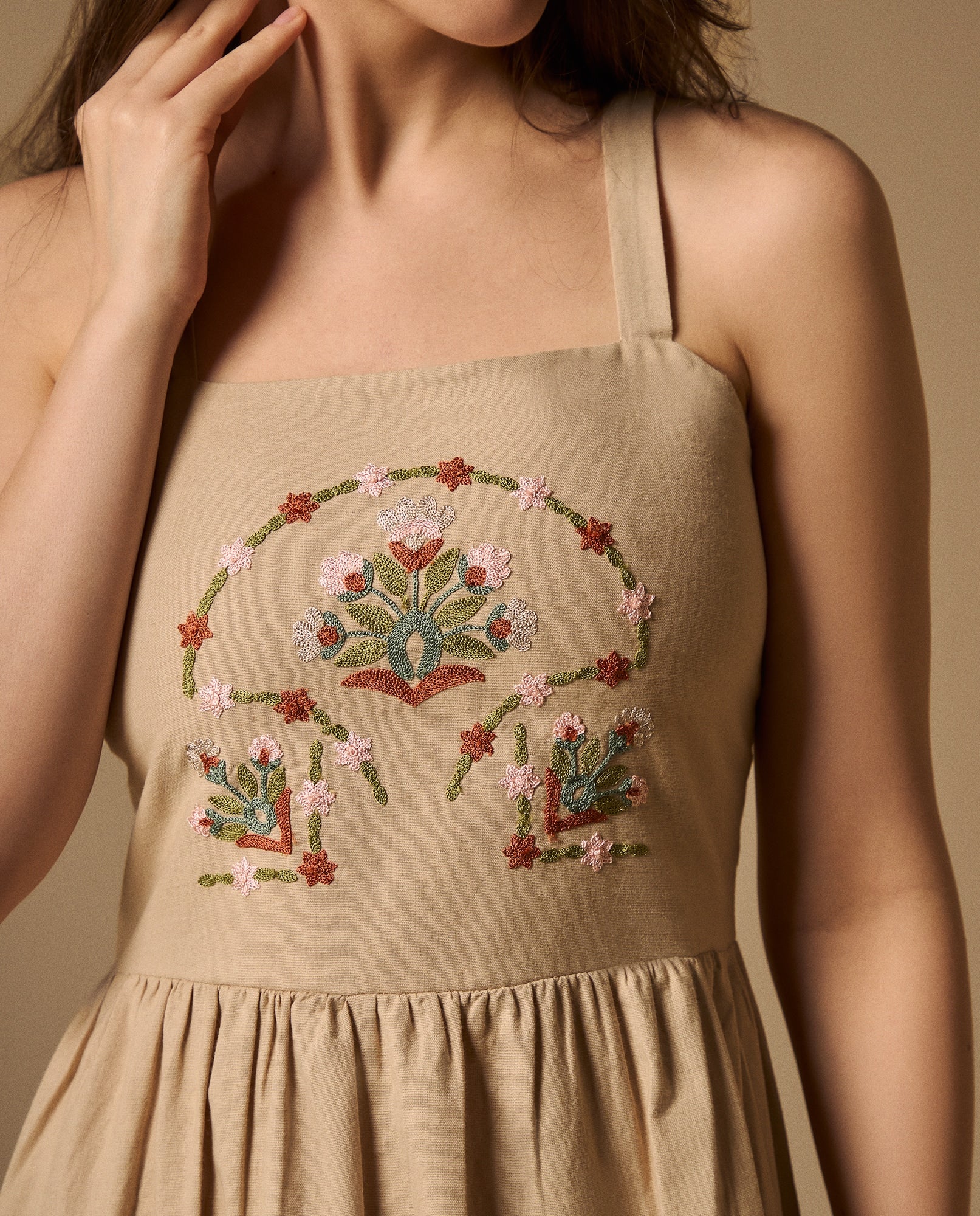 Vestido Largo con Bordados Florales Artesanales - Beige 34_699G221_BEI130607_5