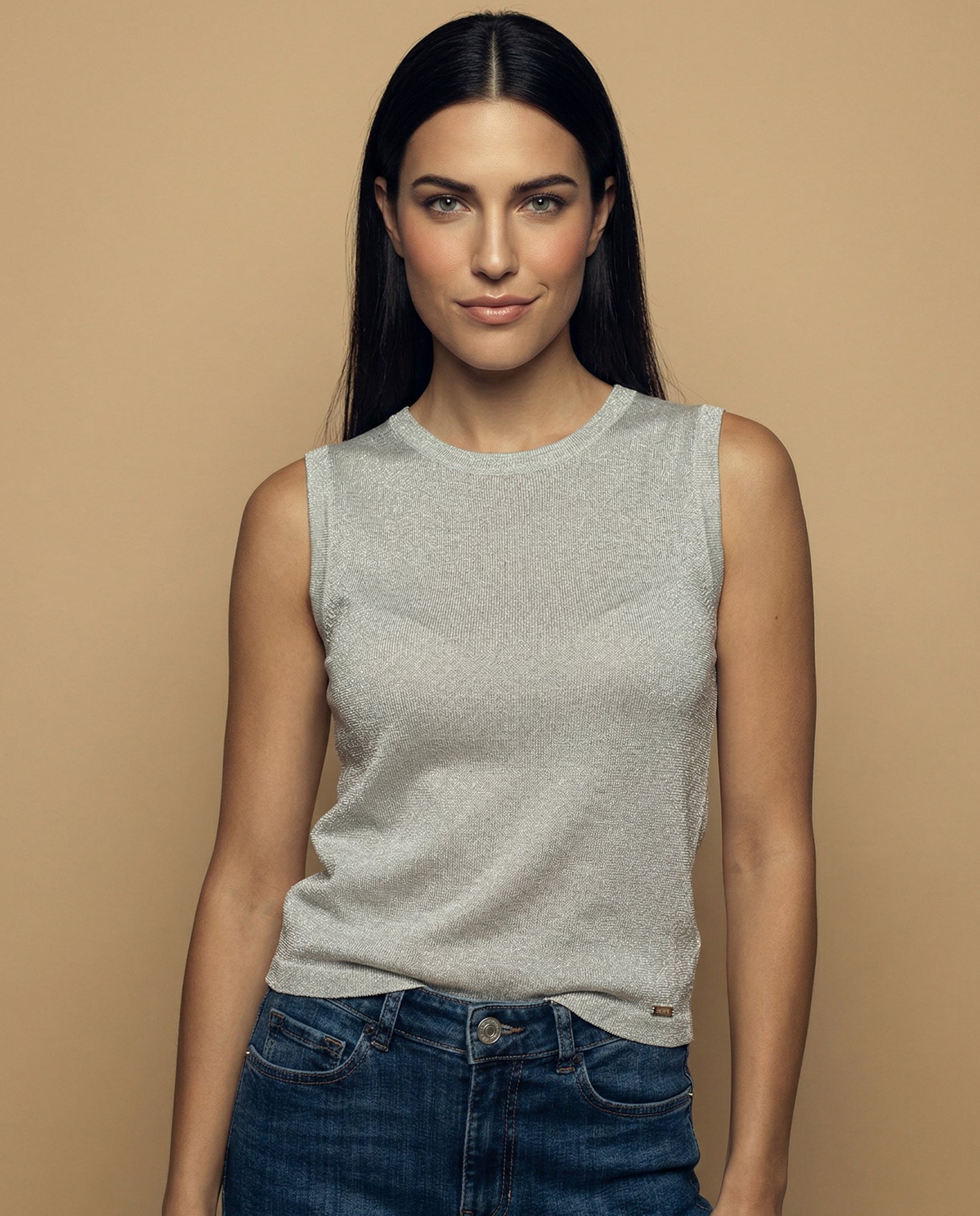 Camiseta manga corta con acabado brillante - Gris 34_902H000_GRI144804_3