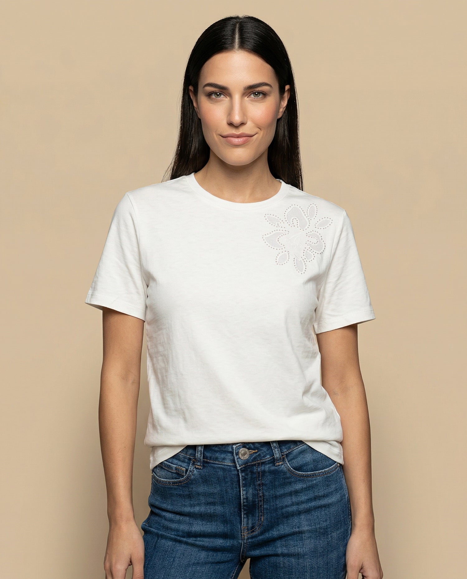 Camiseta manga corta con detalle bordado - Crudo