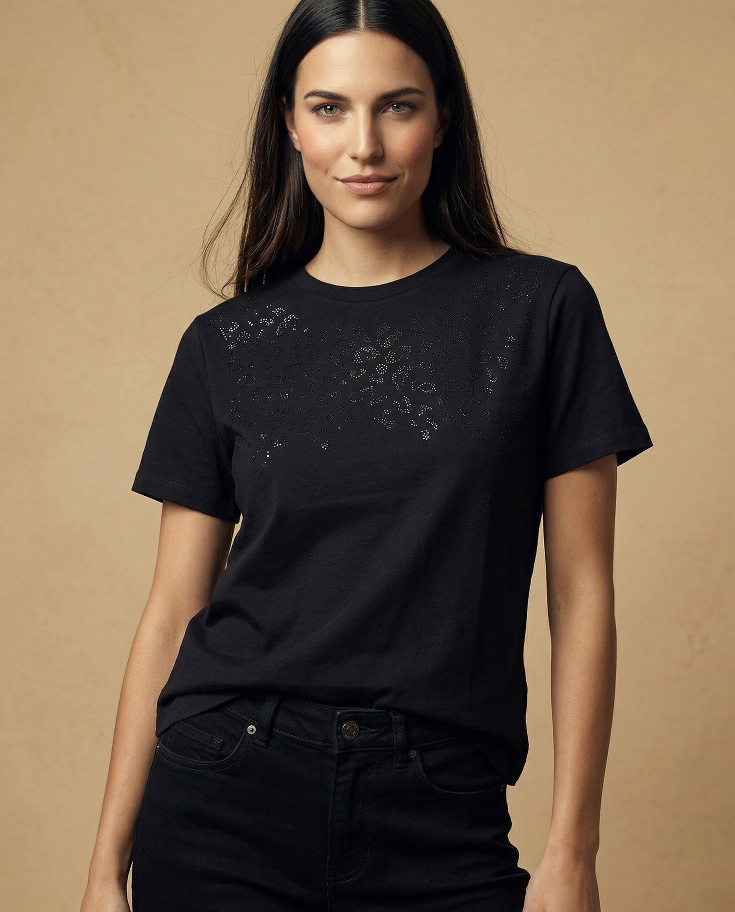 Camiseta cuello redondo con bordado frontal - Negro