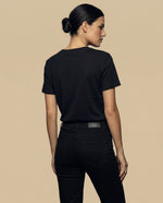 Camiseta cuello redondo con bordado frontal - Negro