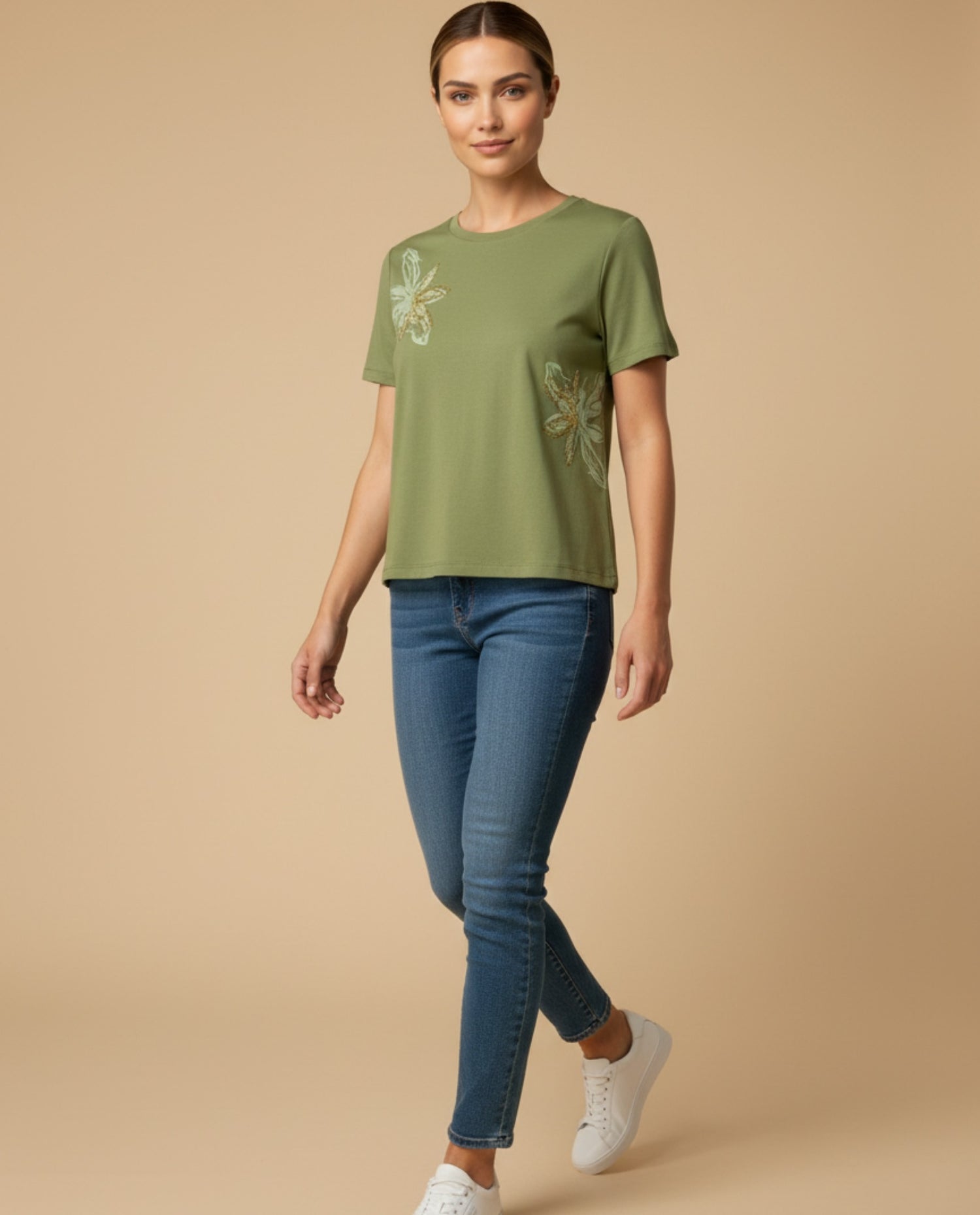 Camiseta con Bordados Florales - Beige