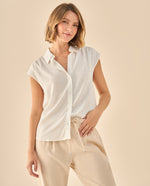 Camisa con Pliegue Posterior Distintivo - Crudo