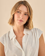 Camisa con Pliegue Posterior Distintivo - Crudo