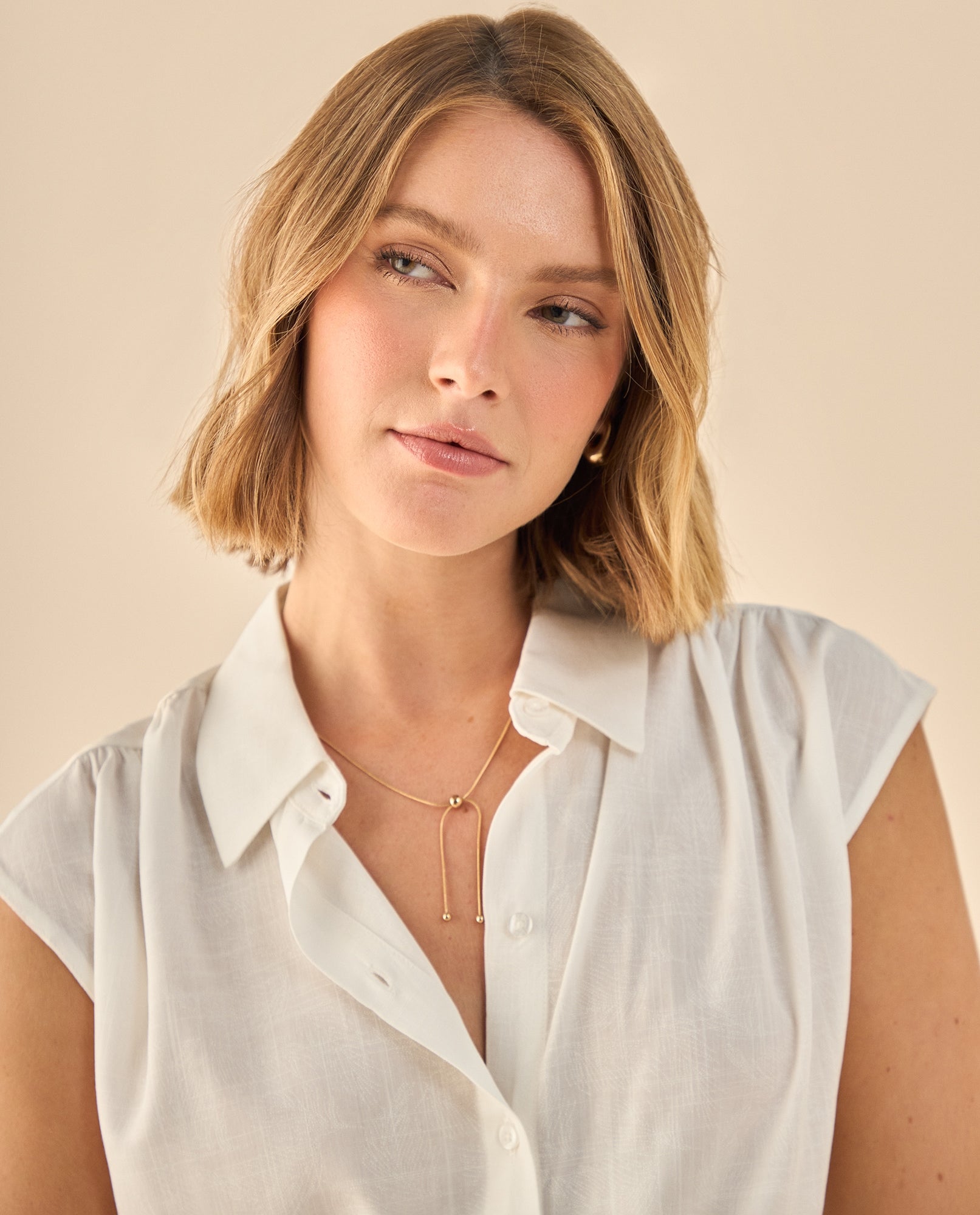 Camisa con Pliegue Posterior Distintivo - Crudo 34_913G024_CRU110605_3