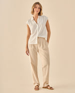 Camisa con Pliegue Posterior Distintivo - Crudo