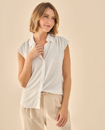 Camisa con Pliegue Posterior Distintivo - Crudo