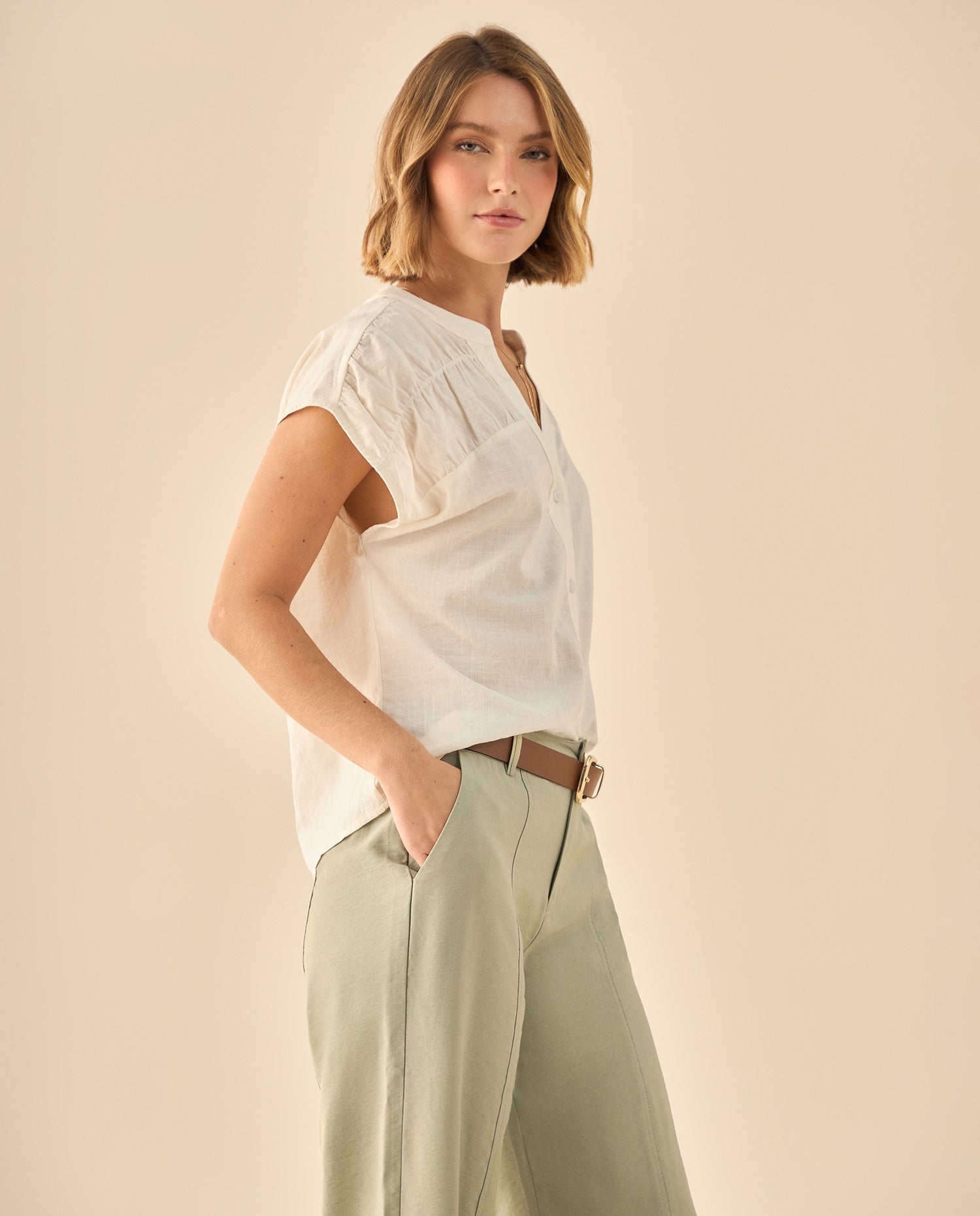 Blusa con Fruncido y Cuello Mao - Blanco