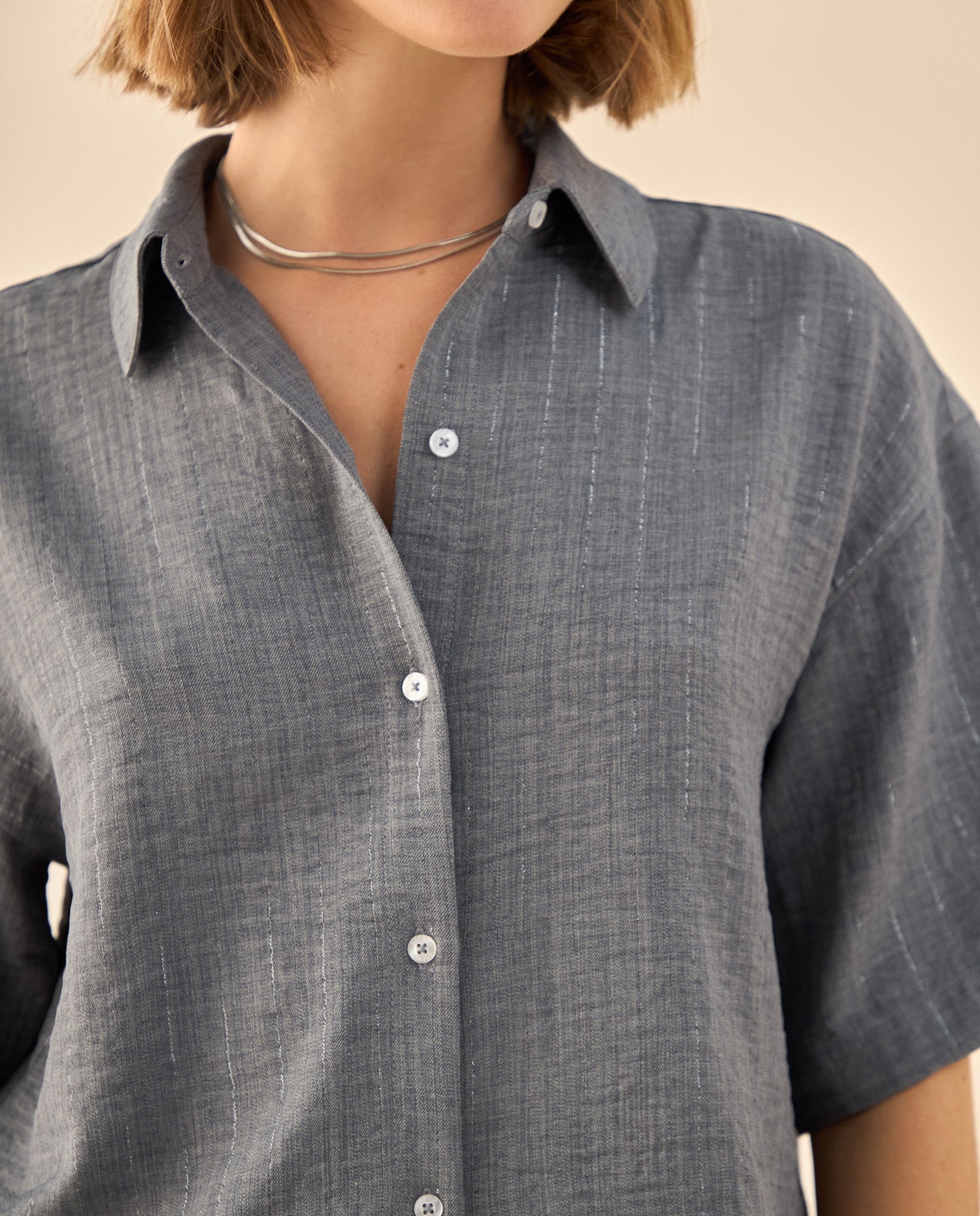Camisa Cropped con Textura Jaspeada - Gris