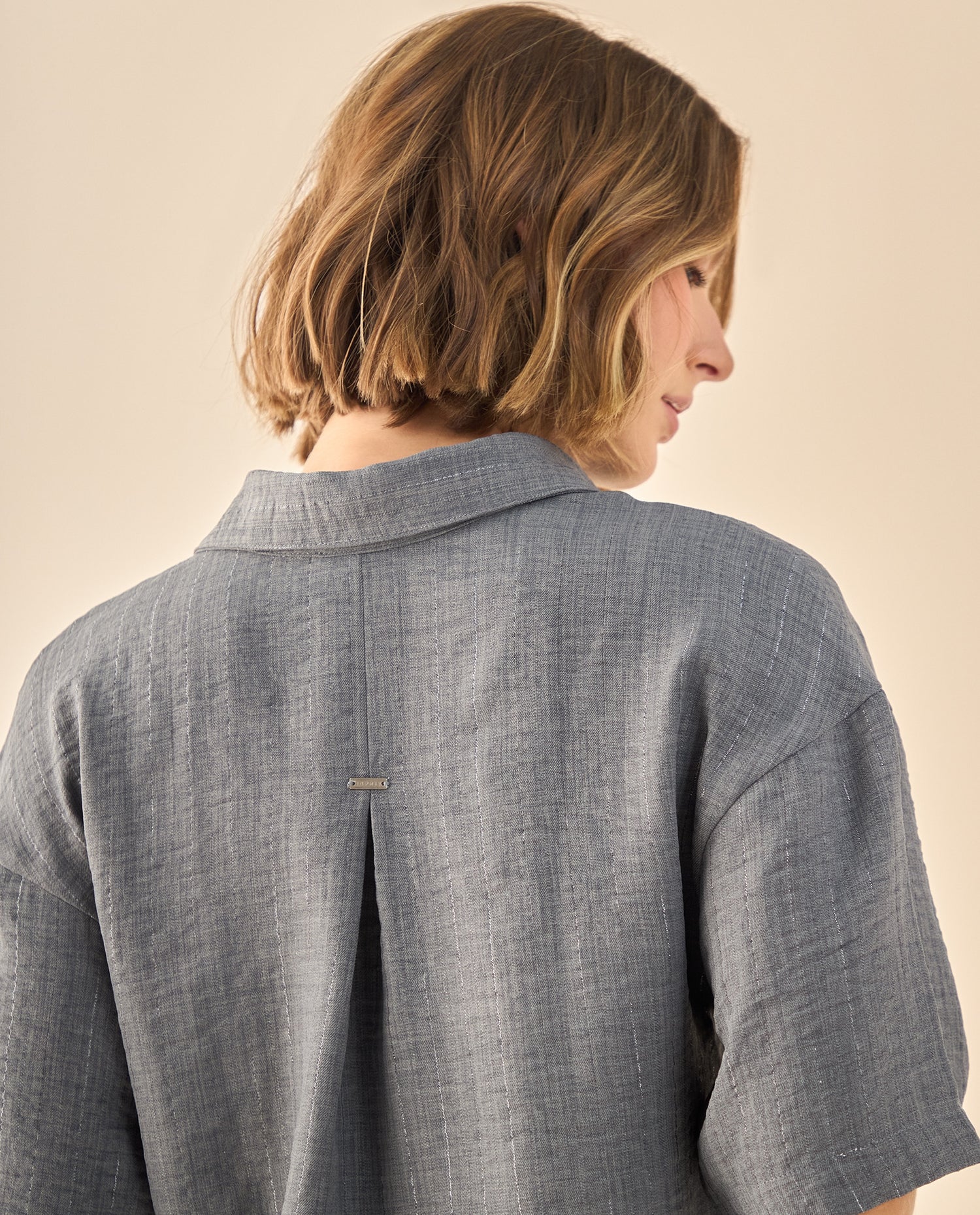 Camisa Cropped con Textura Jaspeada - Gris