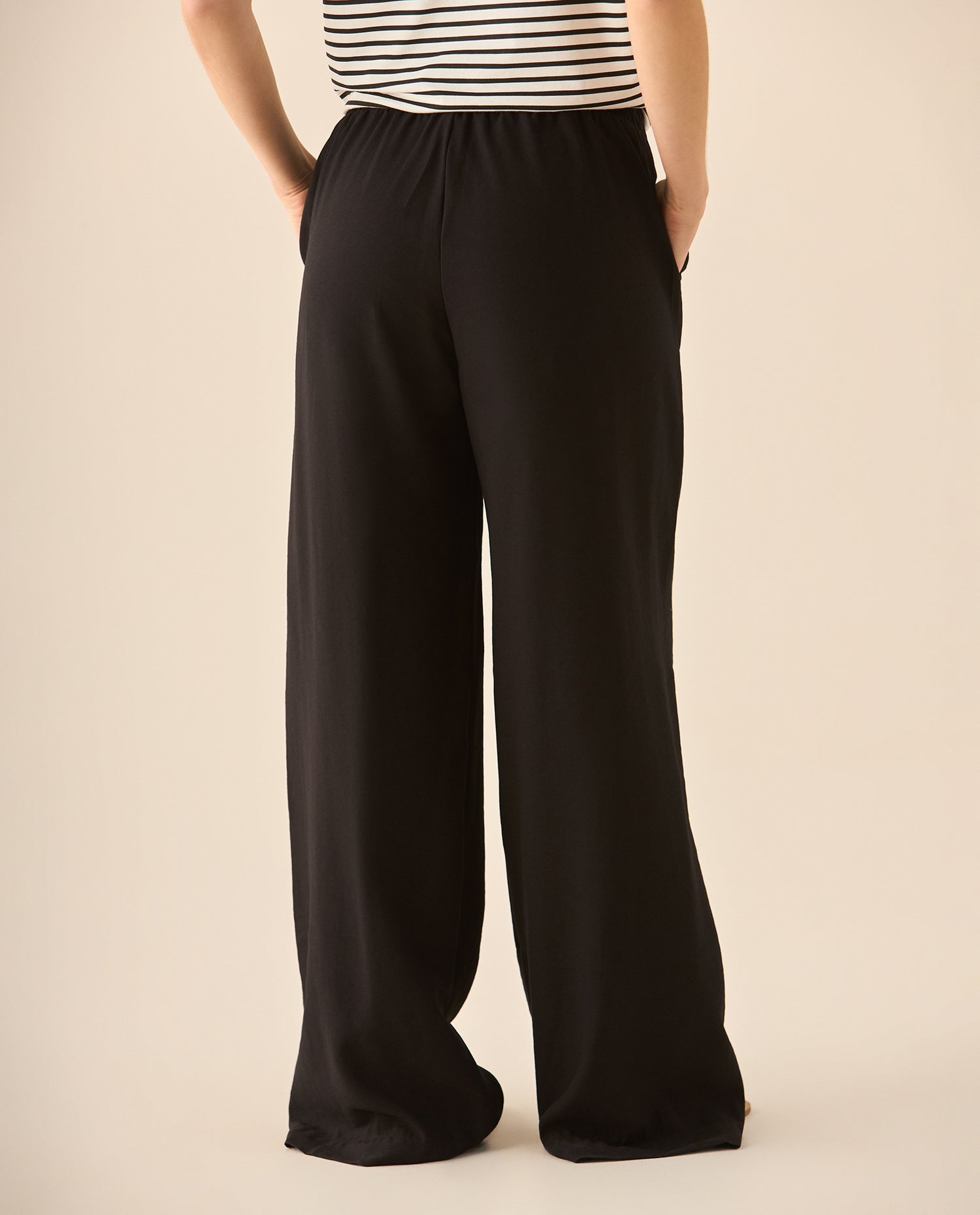 Pantalón con elástico posterior para mujer - Negro