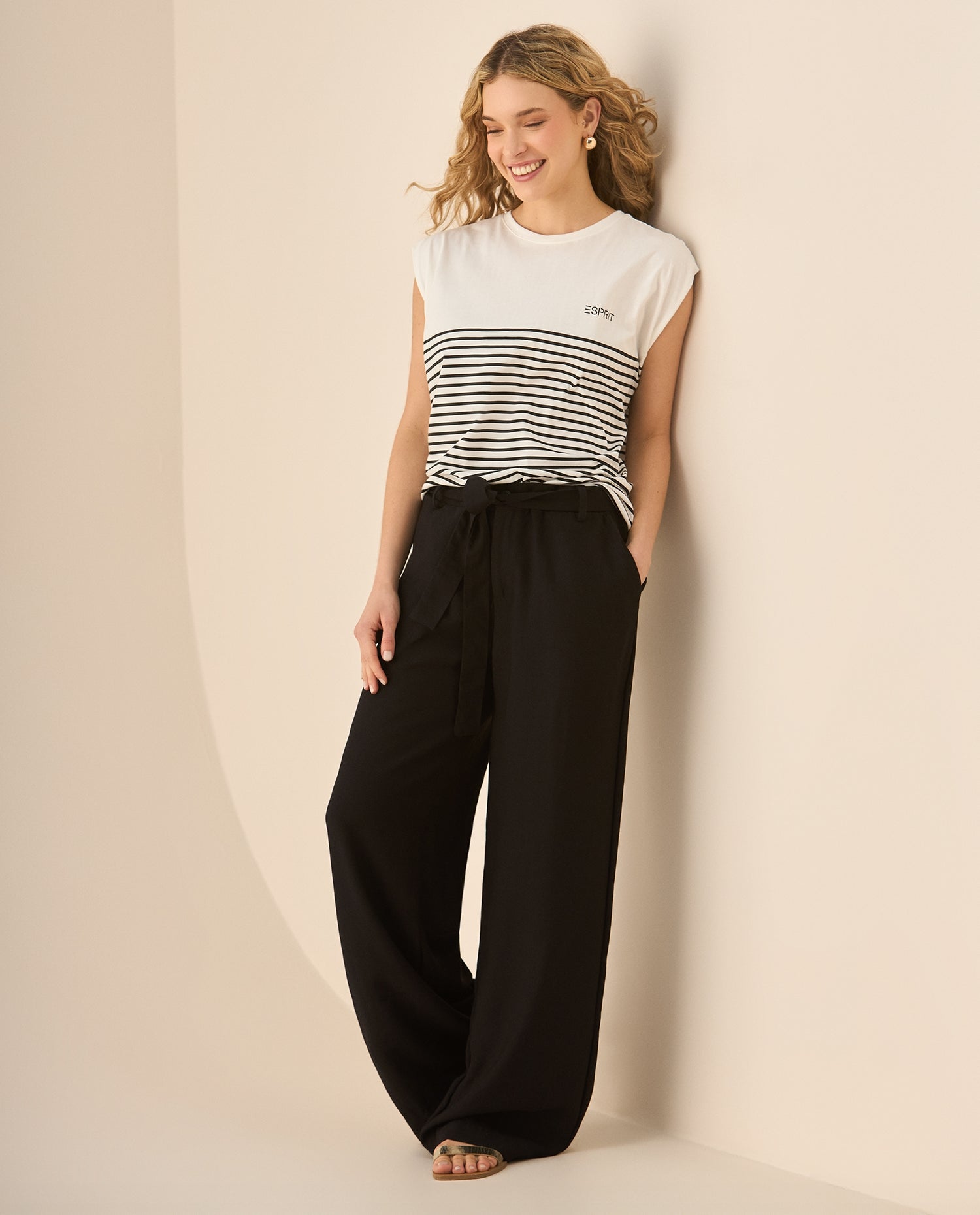 Pantalón con elástico posterior para mujer - Negro