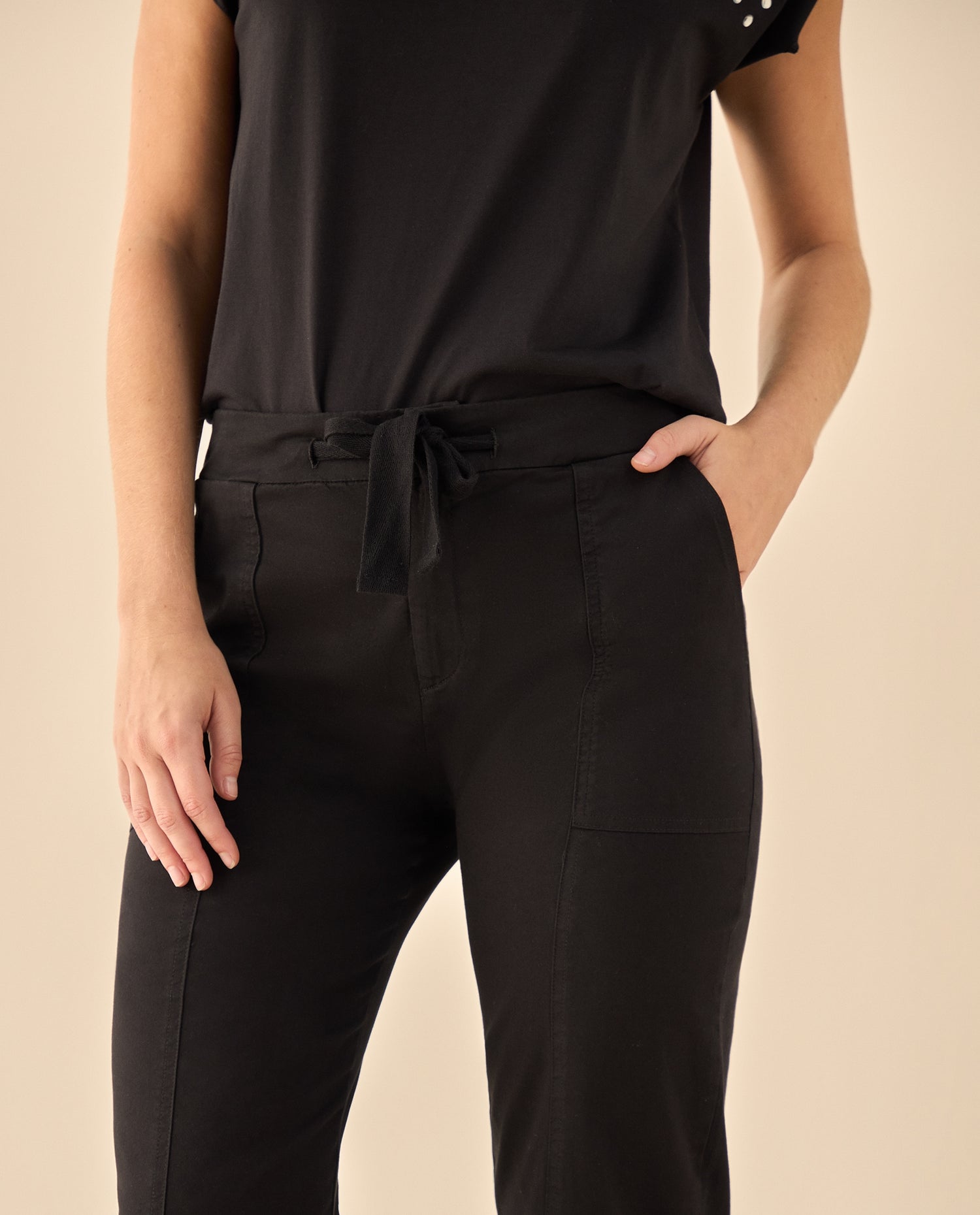 Pantalón Cargo con Cordón Ajustable - Negro