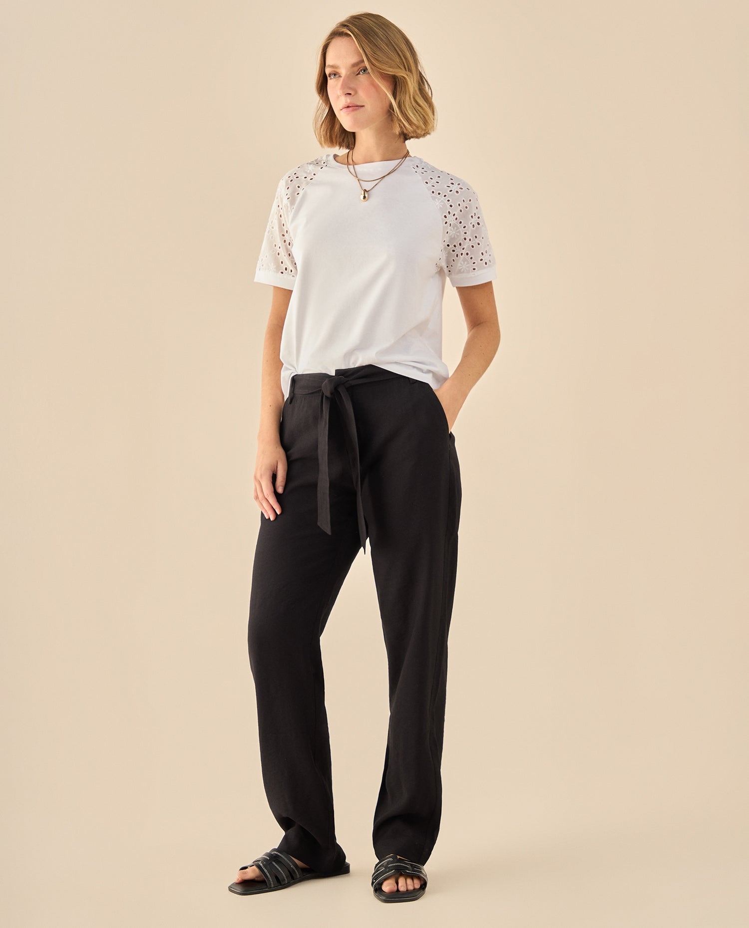 Pantalón con Cinturón Integrado - Negro