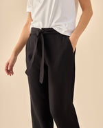 Pantalón con Cinturón Integrado - Negro