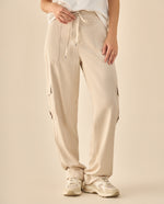 Pantalón Cargo con Bolsillos Funcionales - Beige