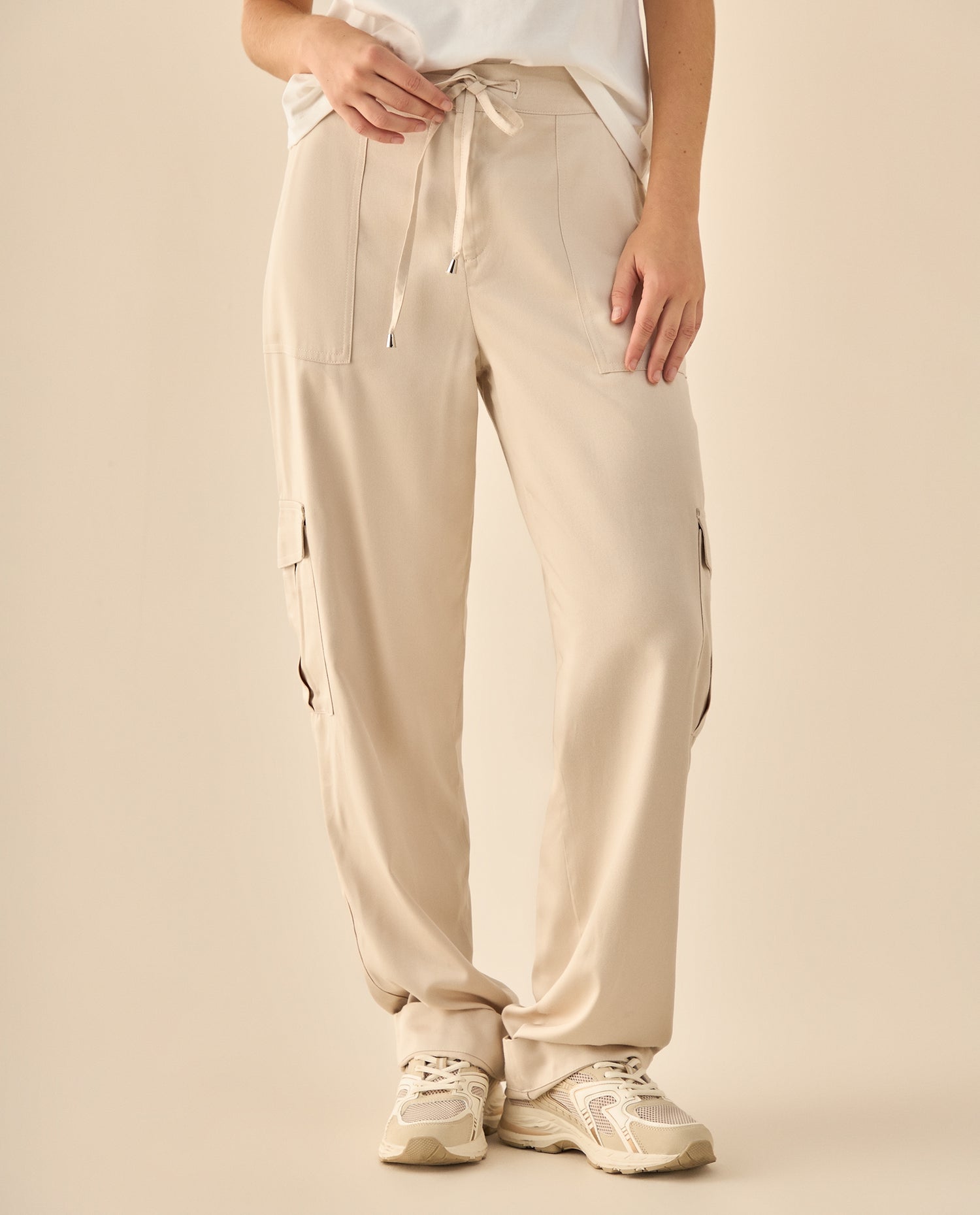Pantalón Cargo con Bolsillos Funcionales - Beige
