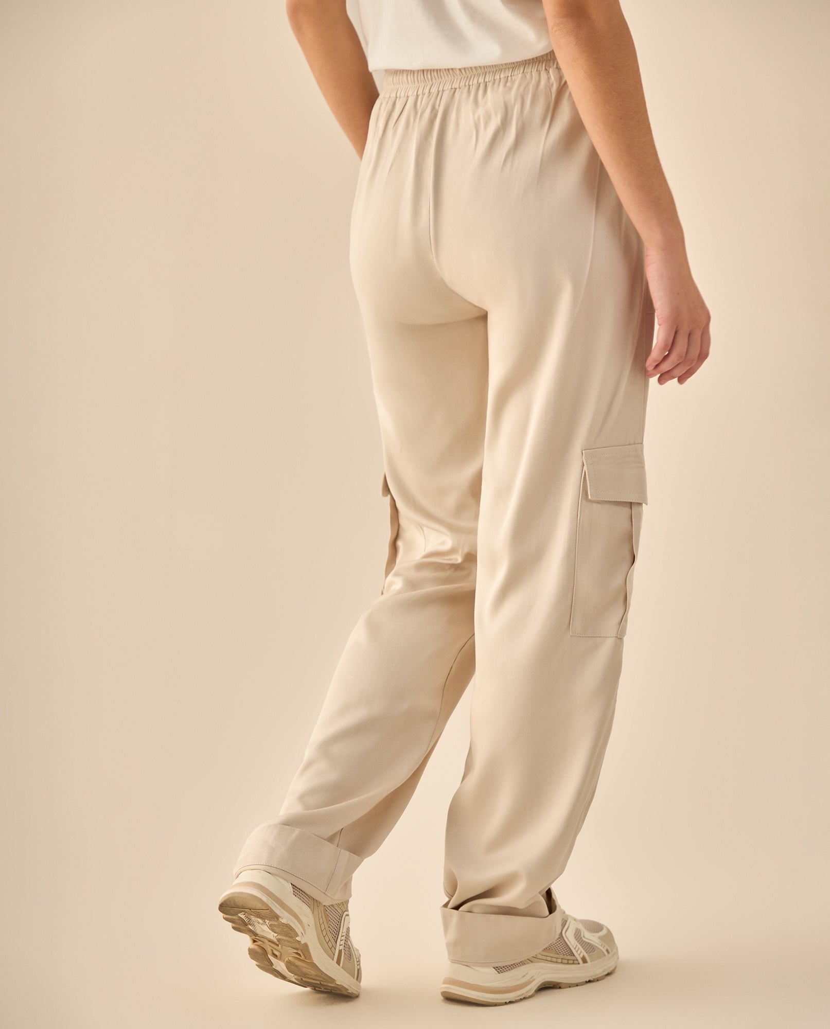 Pantalón Cargo con Bolsillos Funcionales - Beige 34_933G008_BEI130607_4