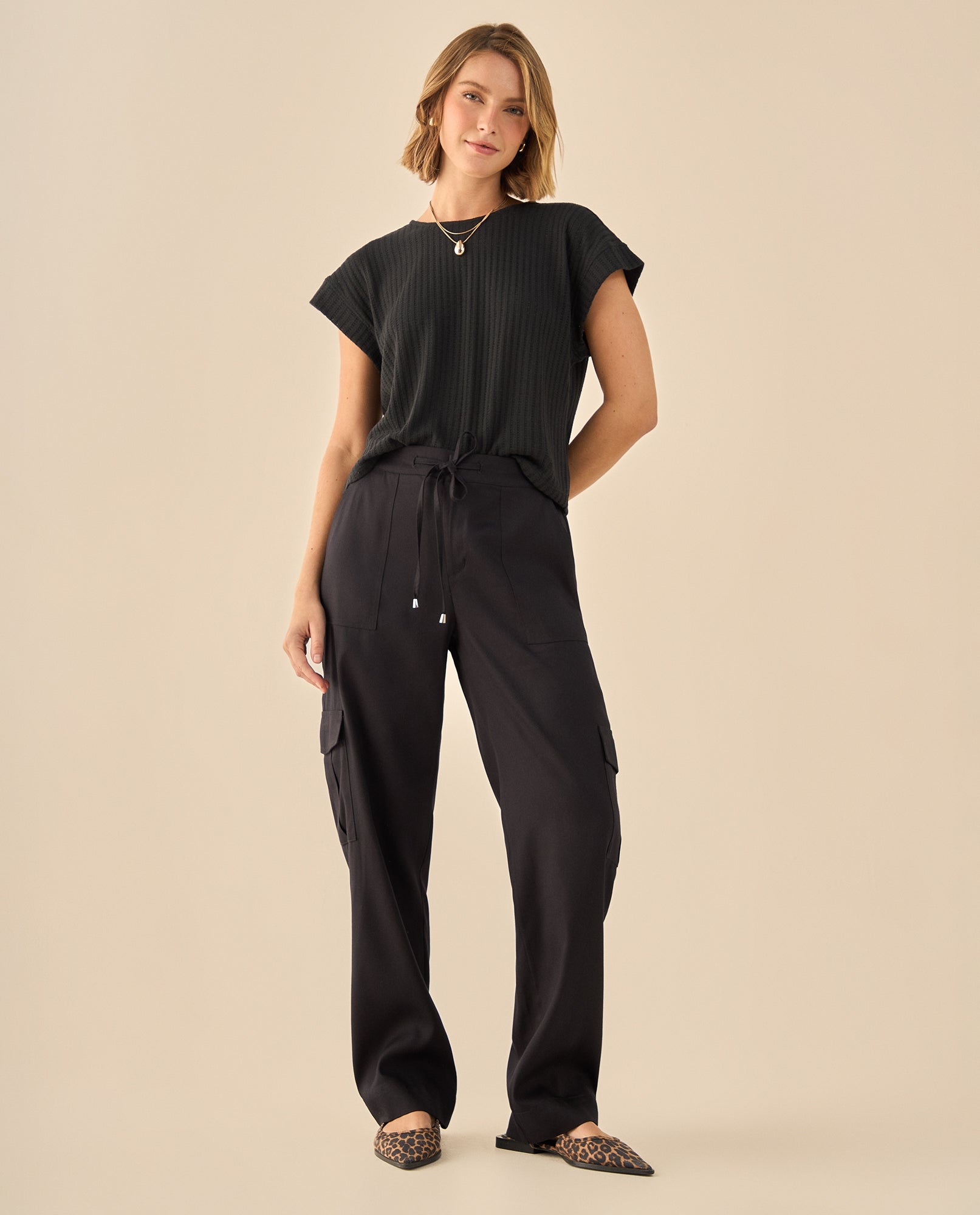 Pantalón Cargo con Bolsillos Funcionales - Negro 34_933G008_NEG190303_0