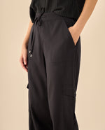 Pantalón Cargo con Bolsillos Funcionales - Negro