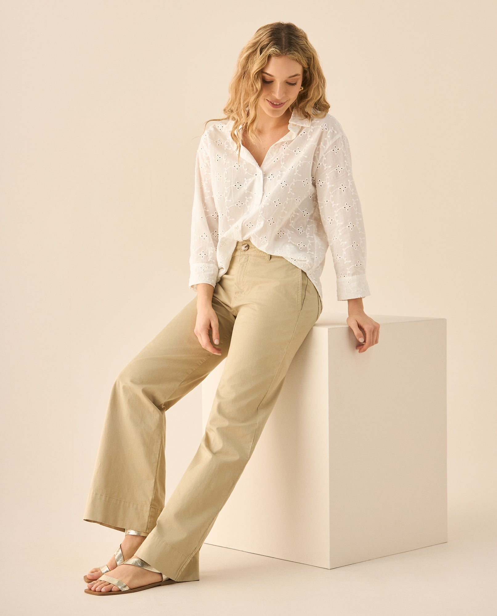 Pantalón clásico de silueta recta para mujer - Beige 34_933G030_BEI130607_0